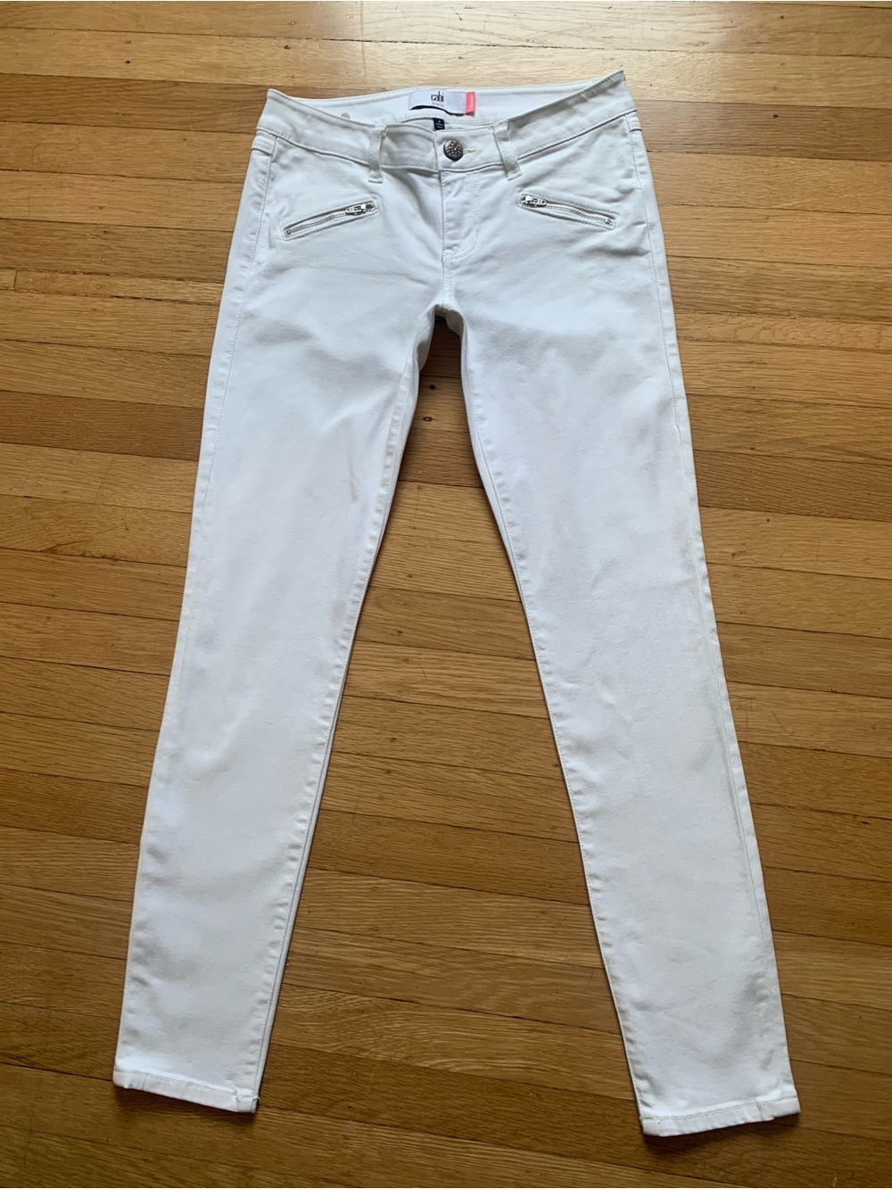 EUC CAbi White Low Rise Skinny Jegging Jeans in Women’s Size 2